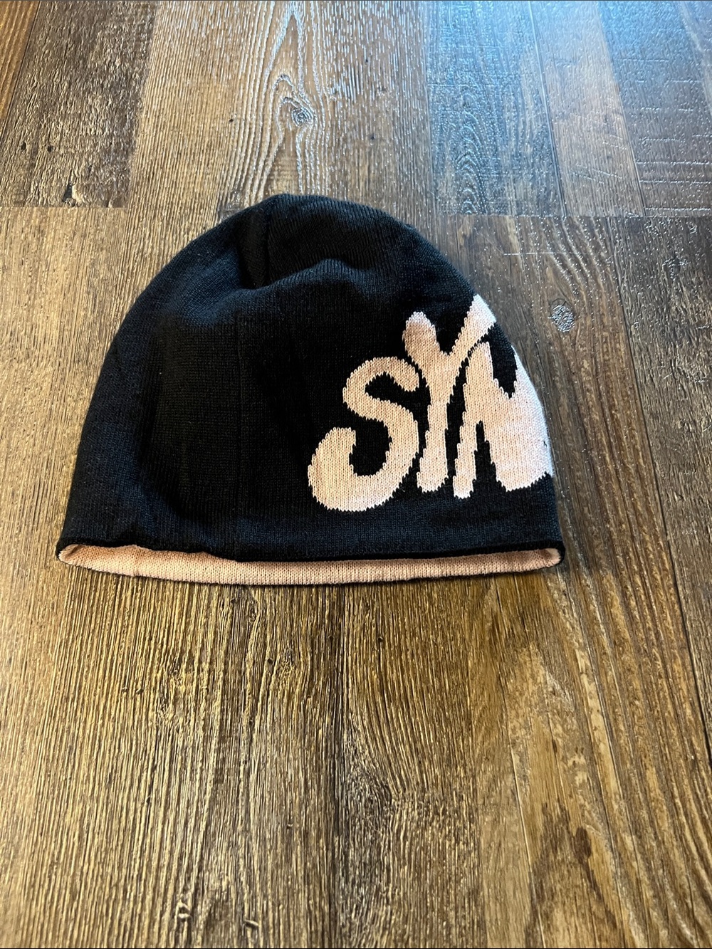 Black Syna Beanie